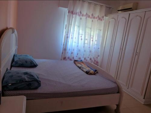 a bedroom with a bed and a window at Chambre in Dakar