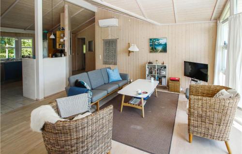 Μια τηλεόραση ή/και κέντρο ψυχαγωγίας στο Awesome Home In Samsø