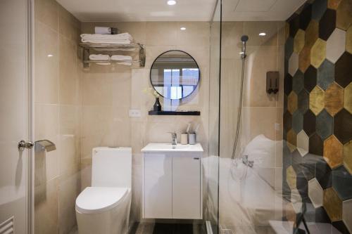 a bathroom with a toilet and a sink and a shower at Giant Rich Hotel in Taipei