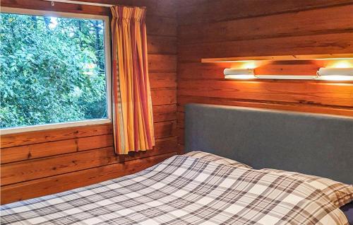 a bedroom with a bed and a window at 3 Bedroom Gorgeous Home In Meppen in Meppen