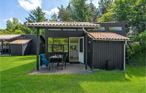 Κήπος έξω από το Cozy Home In Hampen With Wifi