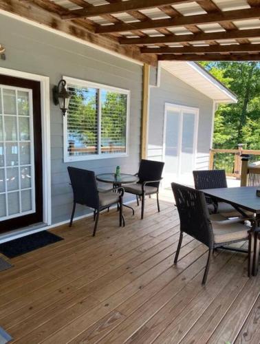 Φωτογραφία από το άλμπουμ του Lakehouse Hot Tub & Pool close to Ark Encounter σε Corinth