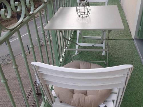 Appartement T2bis cosy avec balcon, parking privatif et casier à ski en centre-ville - 4/6 pers. - FR-1-234-296