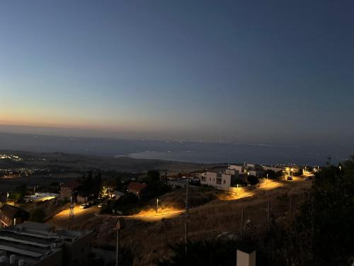 a view of a city at night with lights at צימר נוף העמק in Nof Kinneret