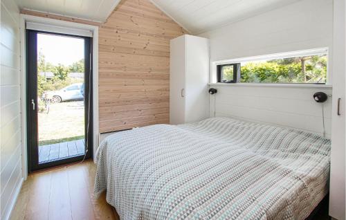 Ένα ή περισσότερα κρεβάτια σε δωμάτιο στο Awesome Home In Samsø With Wifi
