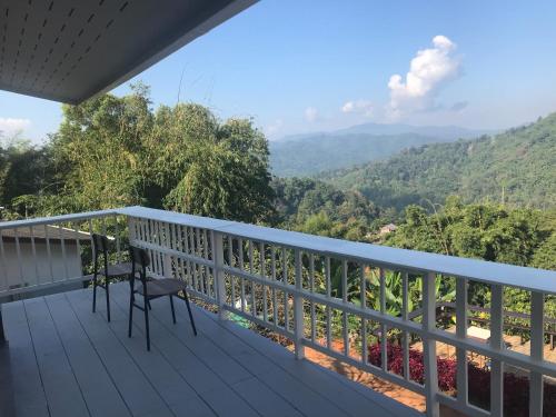 a balcony with a view of the mountains at ดอยตุง สันติสุขโฮมสเตย์ in Ban Pa Kluai La Hu