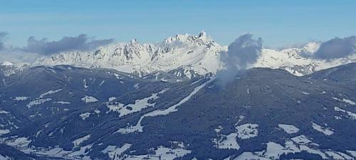 Vue générale sur la montagne ou vue sur la montagne depuis l'appartement