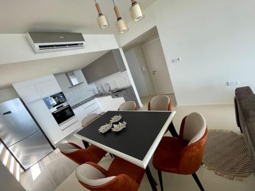 Η κουζίνα ή μικρή κουζίνα στο Colourful Suites by the Coast