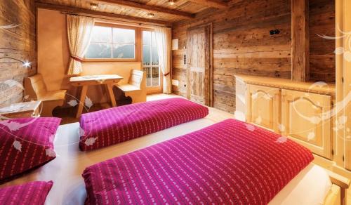 Postel nebo postele na pokoji v ubytování Glinzhof Mountain Natur Resort Agriturismo