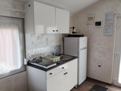 Η κουζίνα ή μικρή κουζίνα στο CASA CHIOMEI close M1