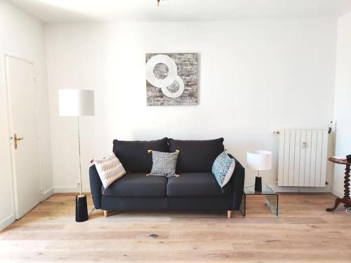 Top floor nest, balcony close to sea and old-town