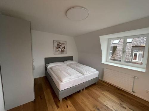Postel nebo postele na pokoji v ubytování Schlossappartement Rapperswil