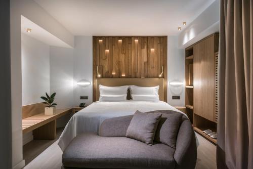 Un ou plusieurs lits dans un hébergement de l'établissement Dimargio Luxury Hotel & Spa