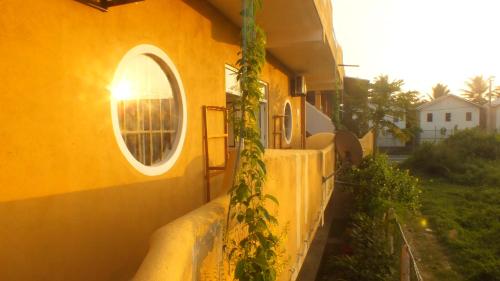 a yellow house with a window and ivy on it at South Sea Villa in Midigama