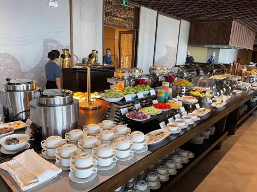 ホテルの敷地内または近くでの食事または食べ物