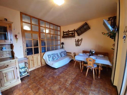 Mountain apartment with terrace and view of the Alps