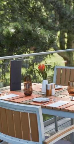 a table with vases and a laptop on top of it at Best Western Plus Atrium Hotel in Ulm