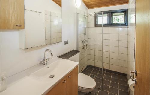 Koupelna v ubytování Cozy Home In Sams With Wifi