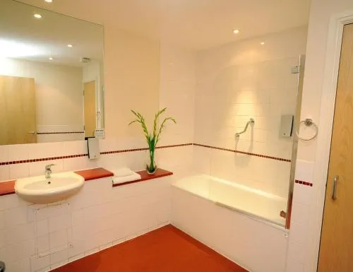 PREMIER SUITES Bristol Redcliffe photo 14
