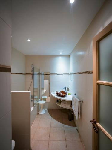 Ein Badezimmer in der Unterkunft Maison d'hôte Iparra- Pays Basque