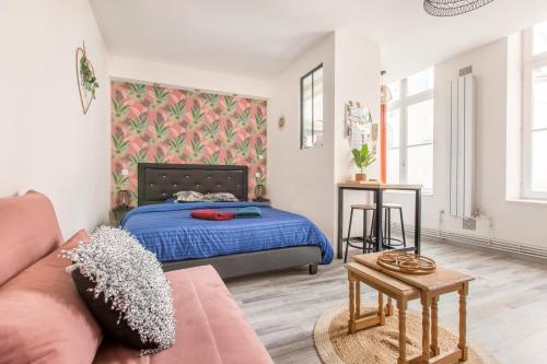 Posteľ alebo postele v izbe v ubytovaní Apt Bohème, Parking Privé, Centre
