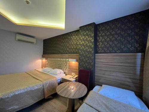 Katil atau katil-katil dalam bilik di Grand Ezel Hotel