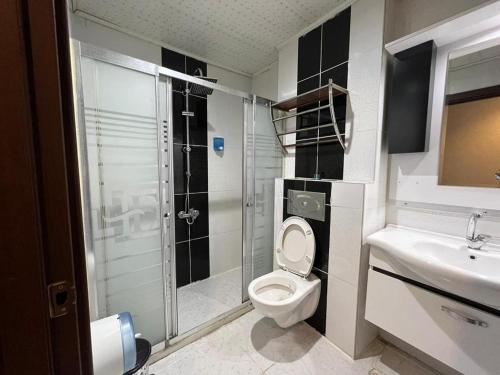 Bilik mandi di Grand Ezel Hotel