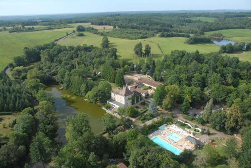 Loftmynd af Vue du Lac - Vakantiehuis op een kasteelcamping met zwembad