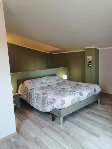 a bedroom with a large bed in a room at La Casetta in San Maurizio Canavese