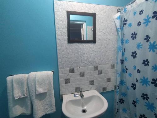 a bathroom with a sink and a mirror and a shower at Entire 6-Bedroom Villa Free parking with Fast Wifi in Discovery Bay