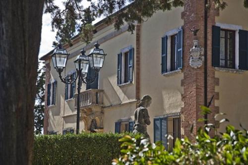 a building with a statue in front of a building at Villa Poggiano in Montepulciano