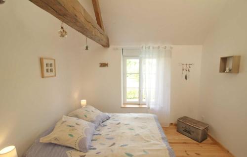 a bedroom with a bed and a window at La Meunière 2 in Montmerrei