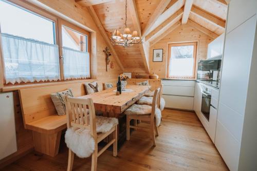 a dining room with a wooden table in a tiny house at Chalet Aconitum in Murau