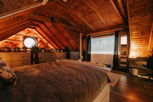 a bedroom with a large bed in a room at Lovasberényi Kis Levendulás Sóházikó in Lovasberény