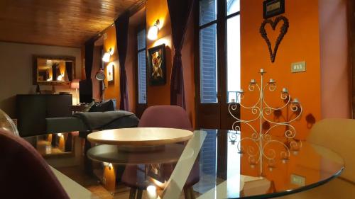 a living room with a glass table and chairs at À Deux Pas ... in Briançon
