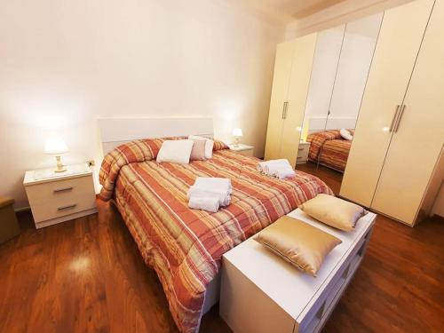 Ένα ή περισσότερα κρεβάτια σε δωμάτιο στο King Como Lake Center 9 posti letto- Grande Terrazza - 2 bagni privati