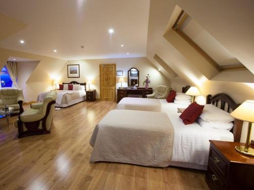 Una cama o camas en una habitación de The Tides Ballybunion
