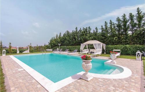 The swimming pool at or close to 2 Bedroom Stunning Home In Roma
