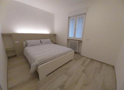 a small bedroom with a bed and a window at Casa DelFalco in Domodossola