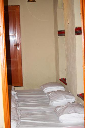 a room with three bunk beds in it at Mahalli Balad Sayt Heritage Inn in Bilād Sayt