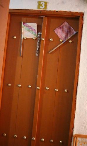a group of wooden lockers in a room at Mahalli Balad Sayt Heritage Inn in Bilād Sayt