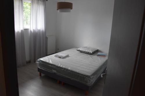 a bedroom with a bed with two books on it at Gite de Grigny 2 in Éclaires