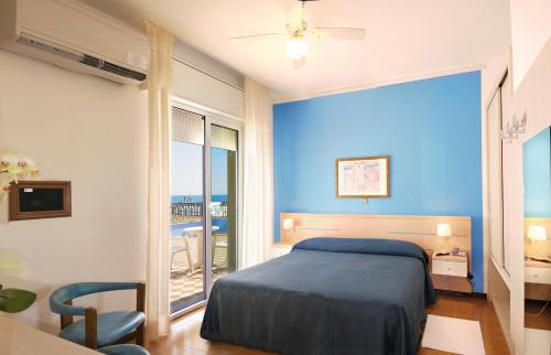 Hotel La Brezza frontemareにあるベッド