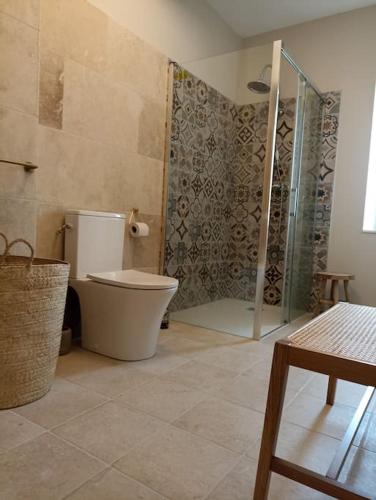 Ένα μπάνιο στο Maison Rosiris