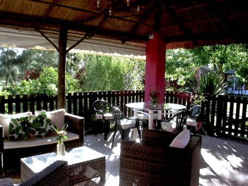 Hotel y Casa de Campo Oasis Campero - Ezeiza Aeropuerto -San Vicenteにあるレストランまたは飲食店