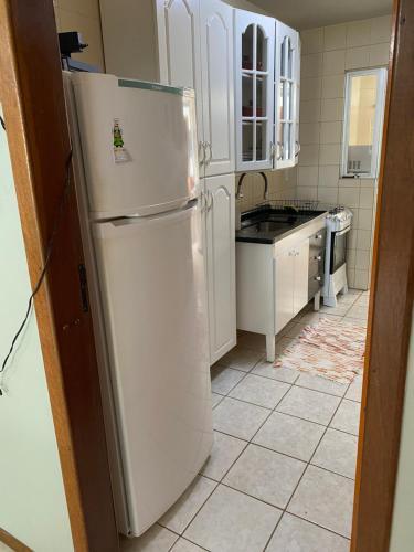 Una cocina o zona de cocina en Apartamento Confortável