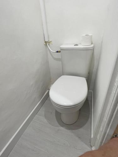 a bathroom with a white toilet in a room at Studio Climatisé Centre Ville #9 in Toulon