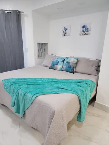 a bedroom with a large bed with a blue blanket on it at 3509 Luxury Location and Location in Orlando
