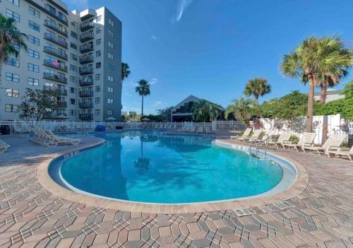 a large swimming pool with chairs and a building at 3509 Luxury Location and Location in Orlando