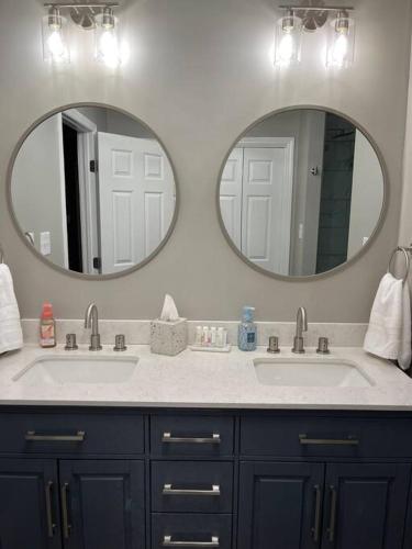 Gambar di galeri bagi Modern Lakefront Views at Lake Hickory Haven di Hickory